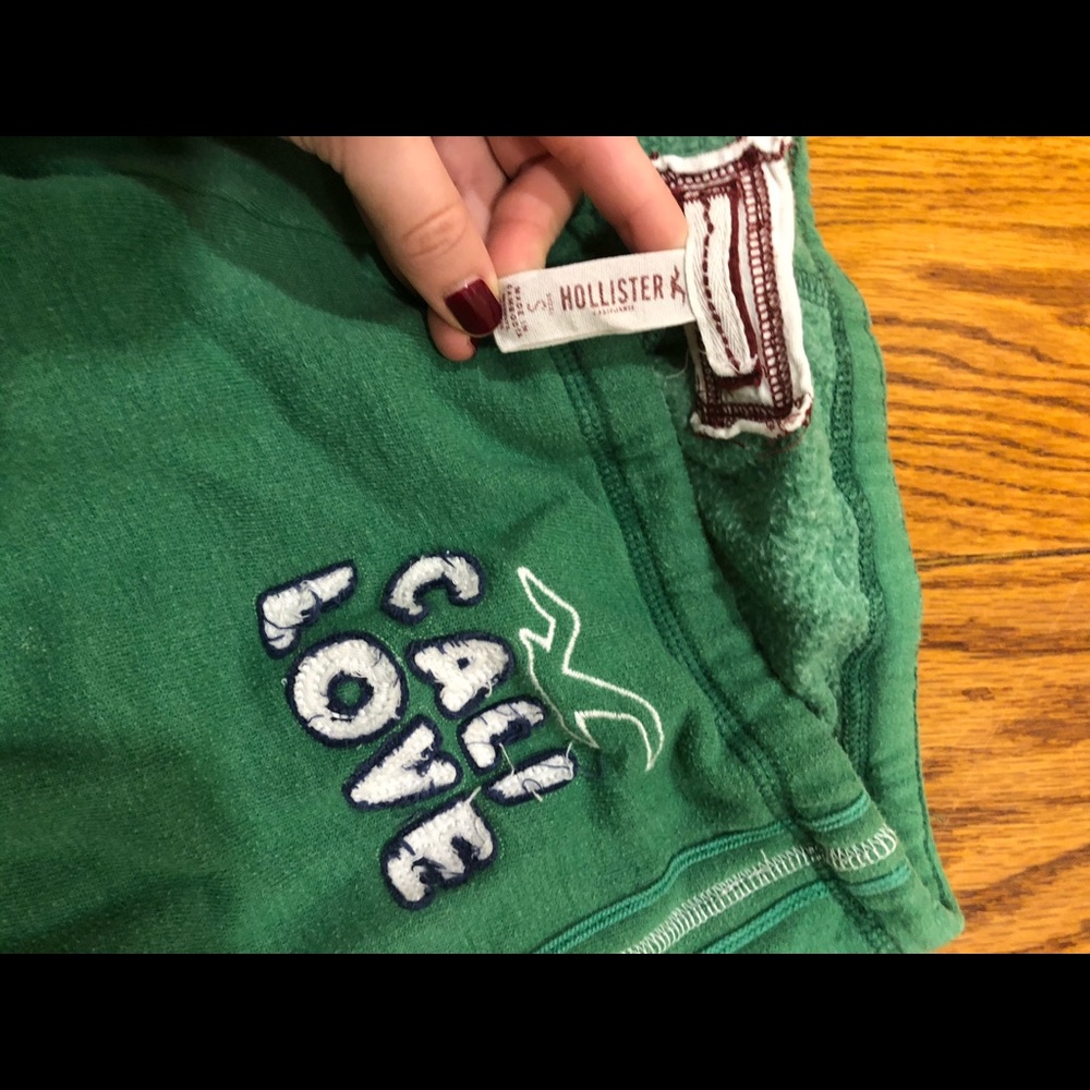 Green hollister cropped sweatpants